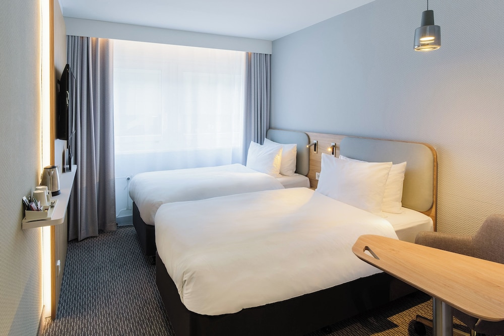 Standard Room, 1 King Bed - Photo 10