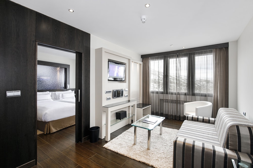 Suite (The Level)