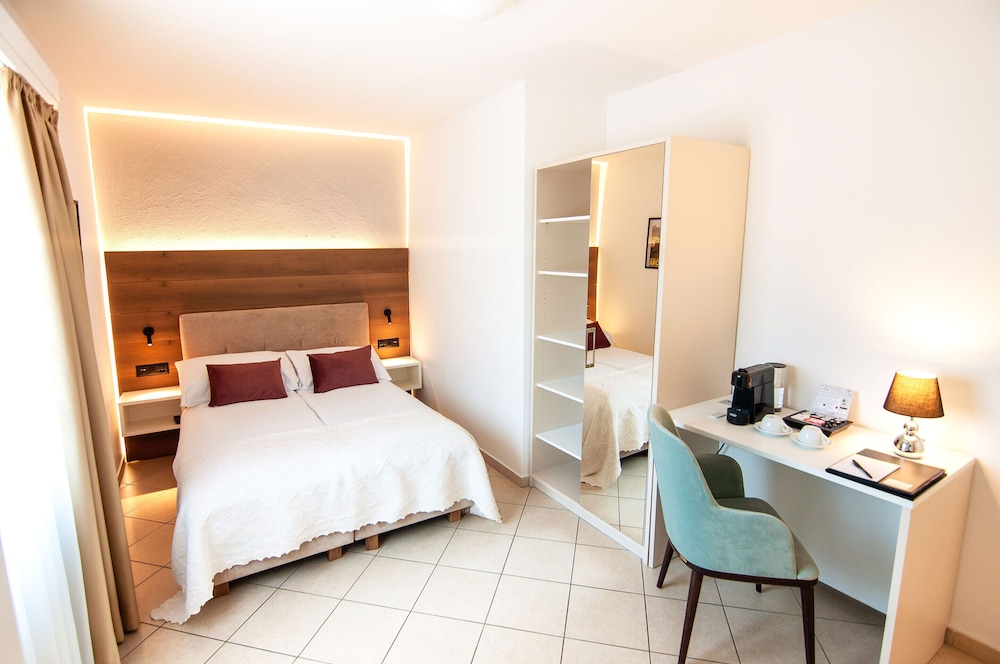 Twin Room with Shared Bathroom