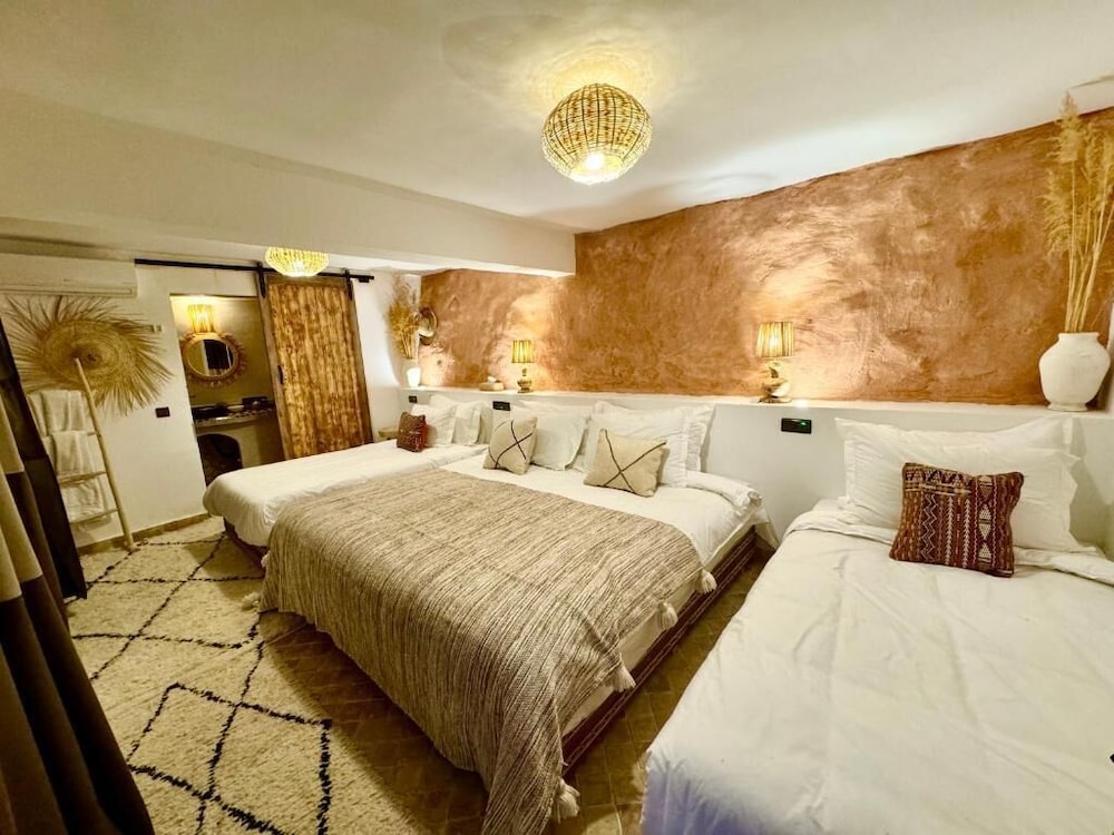 Deluxe Quadruple Room, Pool View photo 2