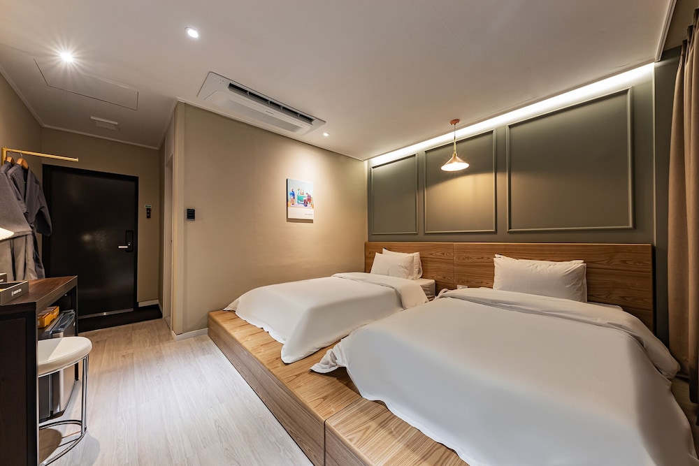 Twin Room - Photo 5