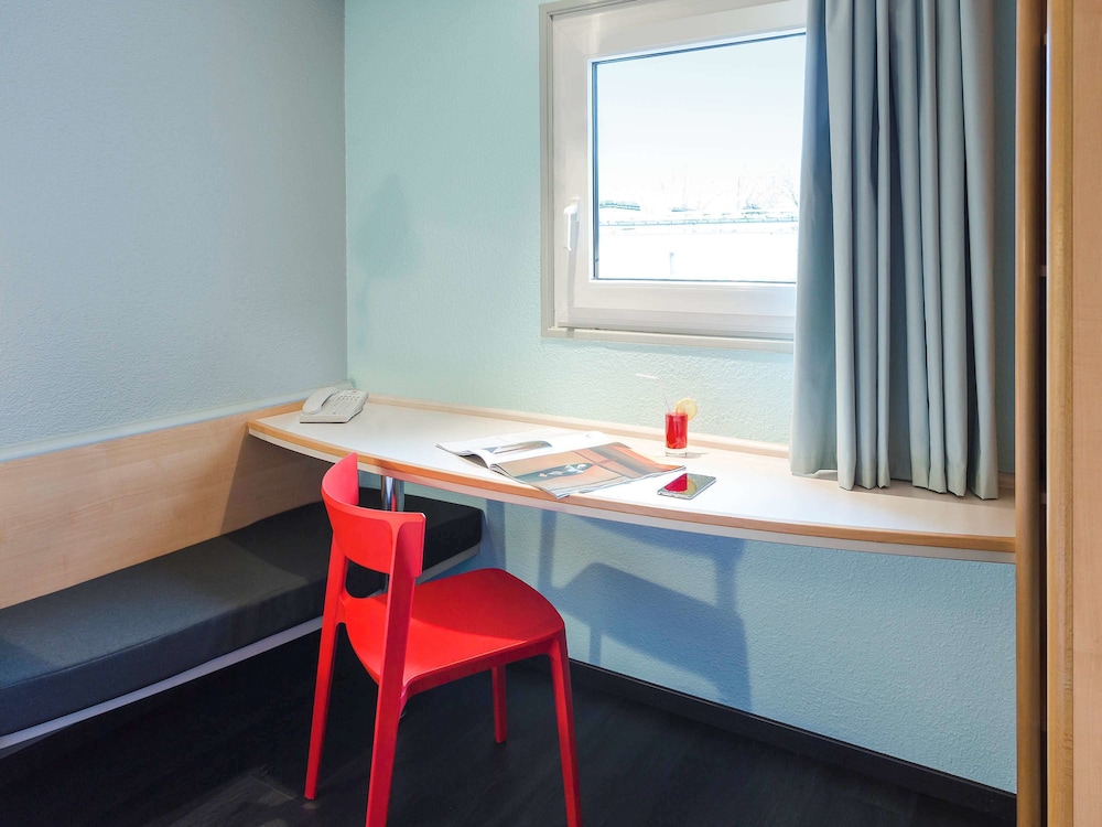 Standard Room, Multiple Beds photo 2