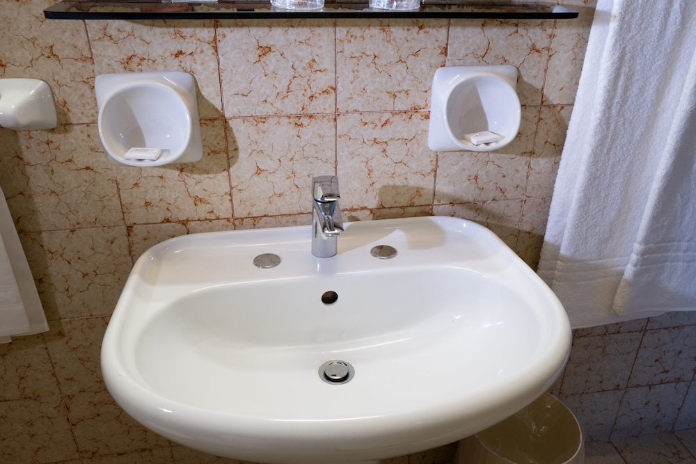 Double or Twin Room, Balcony, Sea View - Photo 24
