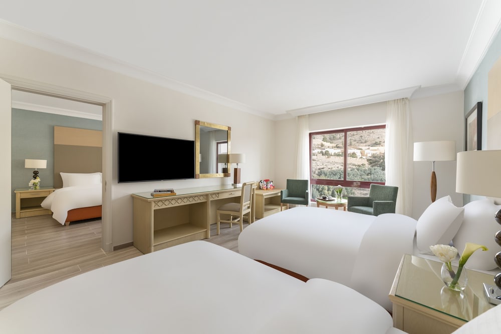Family Room, 2 Double Beds, Connecting Rooms - Photo 4