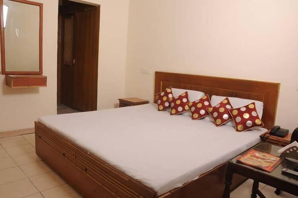 Deluxe Double Room Single Use, 1 Double Bed, Non Smoking, City View photo 1
