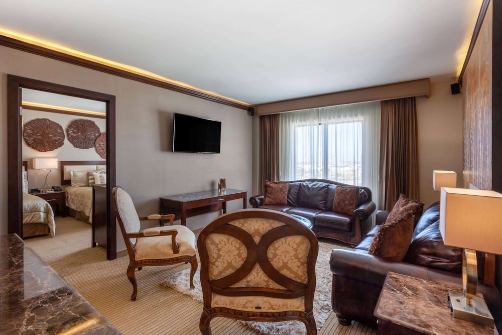 Superior Suite, 2 Bedrooms, Non Smoking (Master) - Photo 1