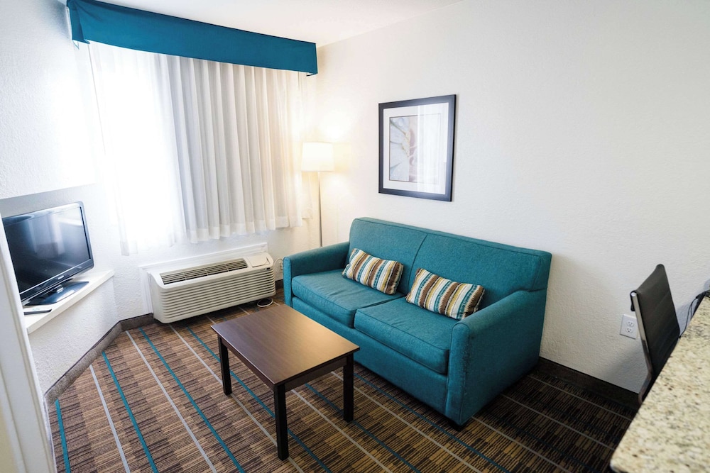 Suite, Multiple Beds, Accessible, Non Smoking - Photo 4