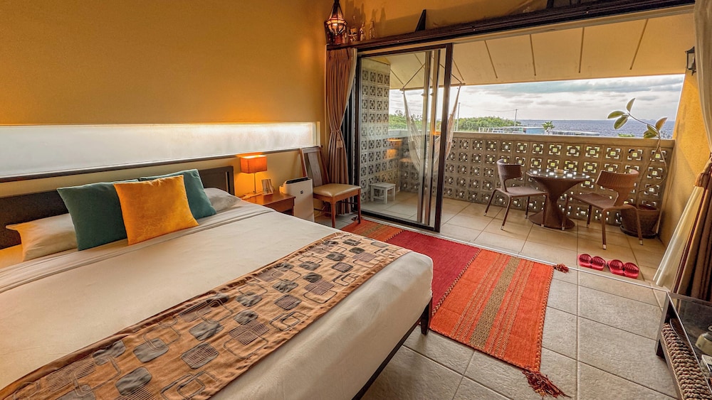 Double Room, 1 Queen Bed, Balcony, Ocean View photo 1