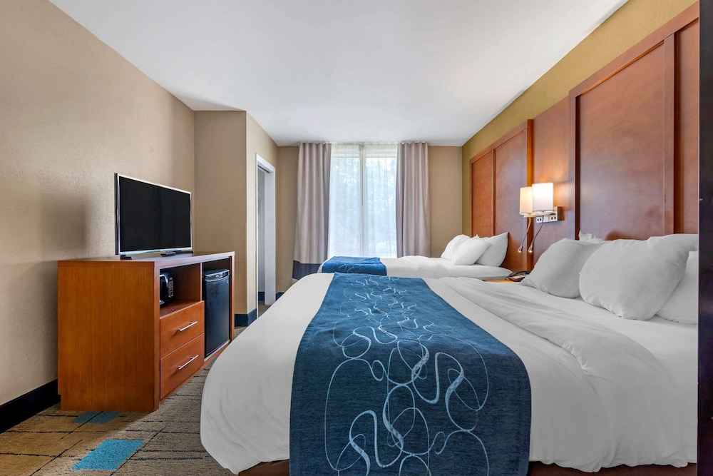 Suite, 2 Queen Beds, Non Smoking (Upgrade) - Photo 1