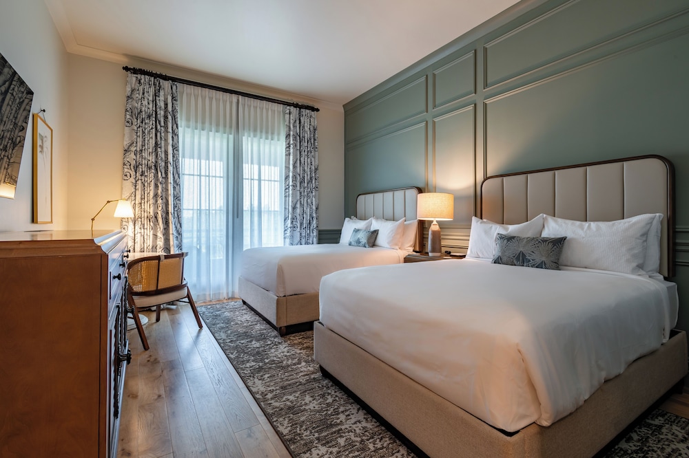 Room, 2 Queen Beds, Balcony, Partial Lake View