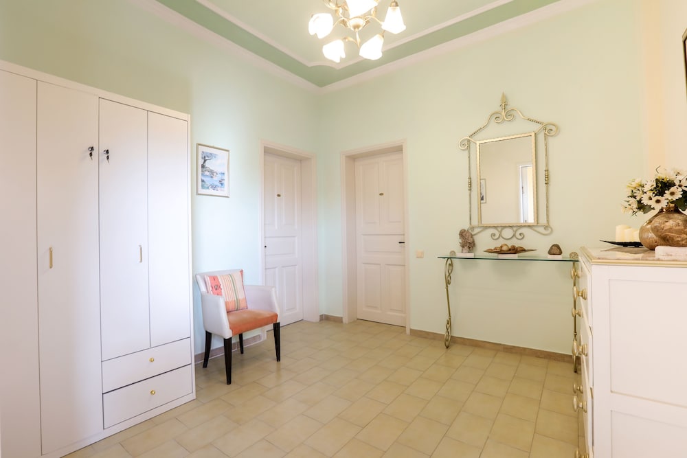 Deluxe Seaview Family Room