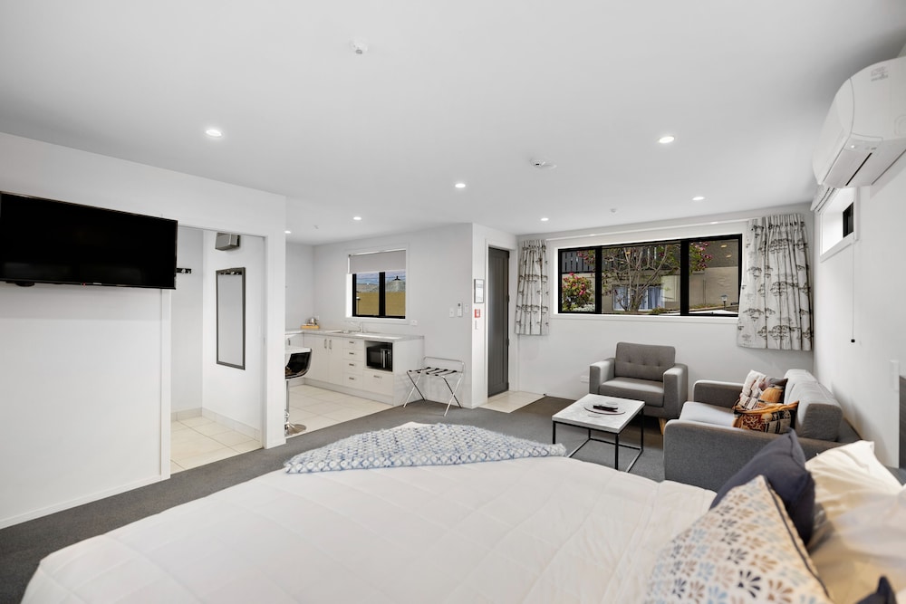 Exclusive Studio Suite, 1 King Bed photo 2