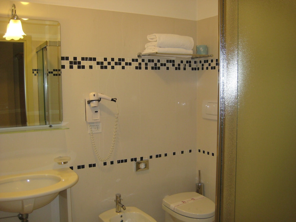 Classic Triple Room - Photo 2
