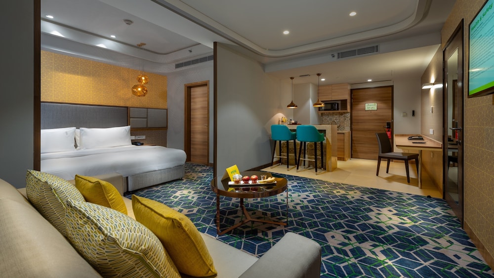 Suite, 1 Bedroom, Balcony (Balcony) - Photo 8