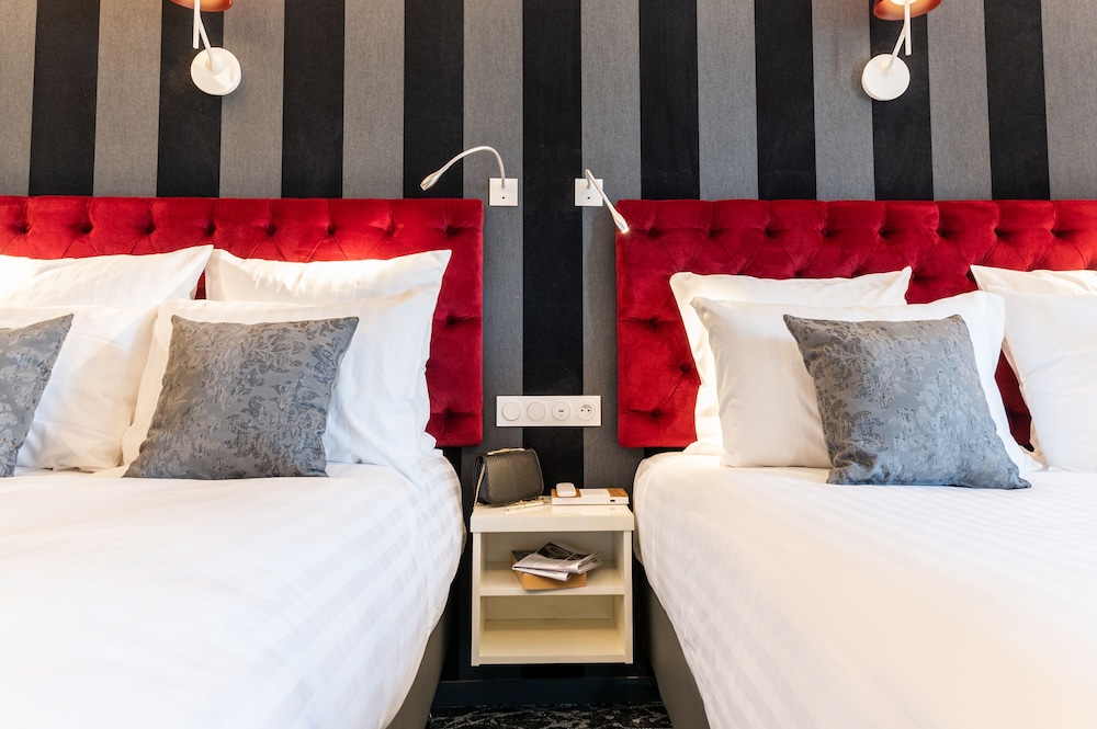 Room, 2 Double Beds - Photo 4