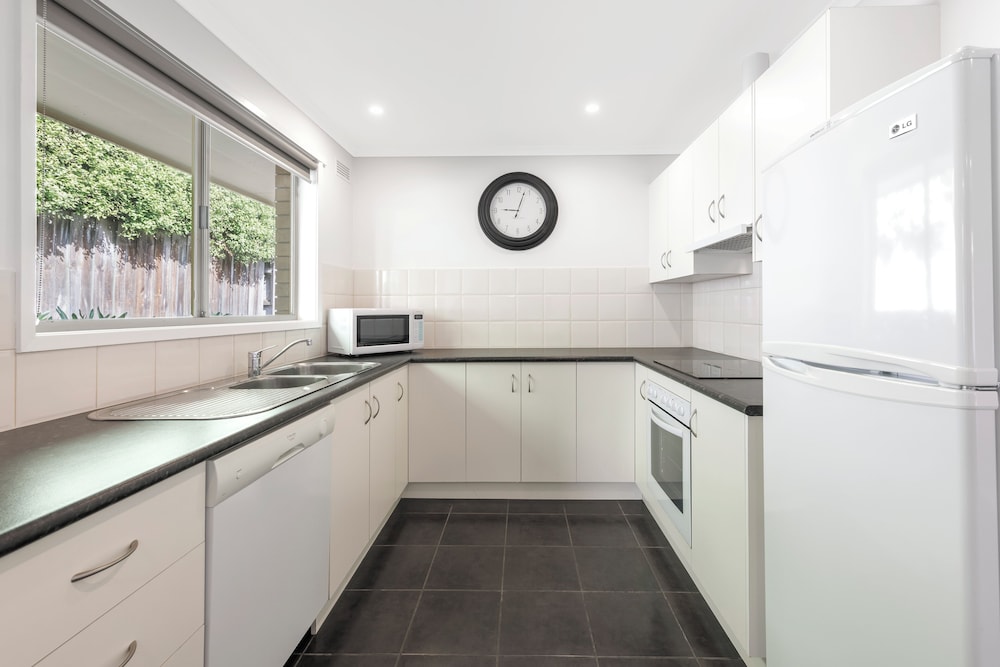 Two Bedroom Apartment - Photo 12