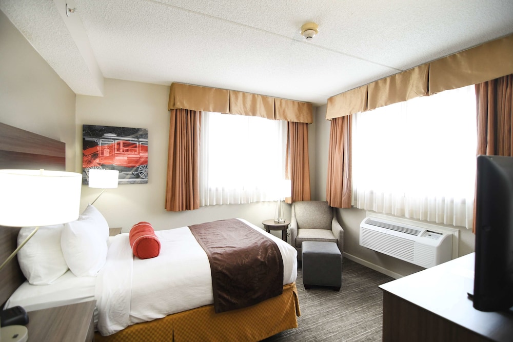 Suite, Multiple Beds, Non Smoking, Refrigerator & Microwave - Photo 3