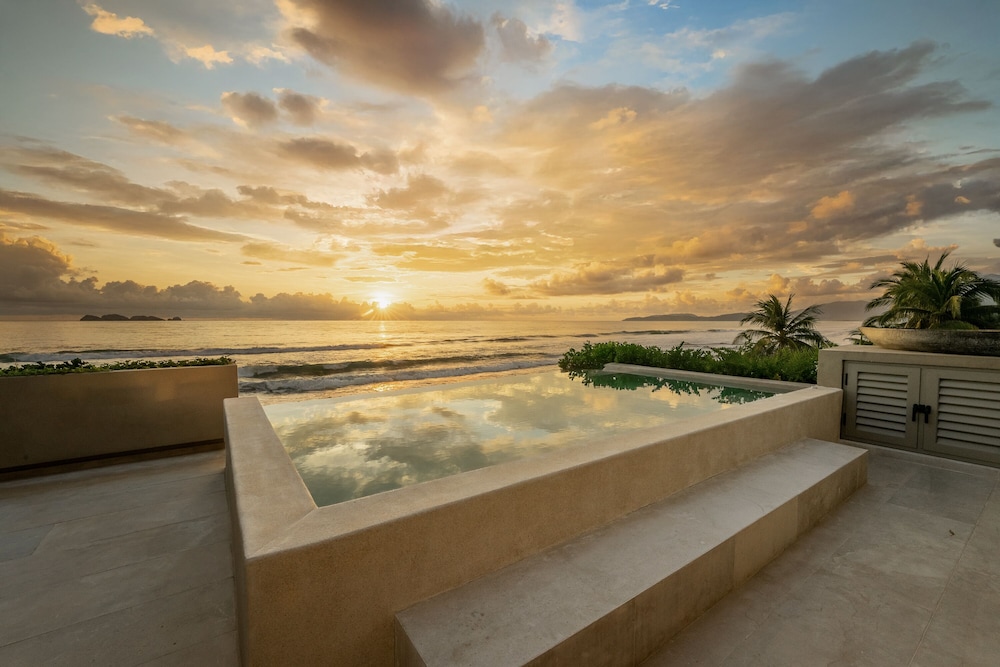 Panoramic Apartment, 4 Bedrooms, Sea View, Sea Facing