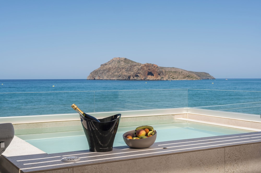 Beachcomber Suite - Beachfront with Private Pool - Photo 20