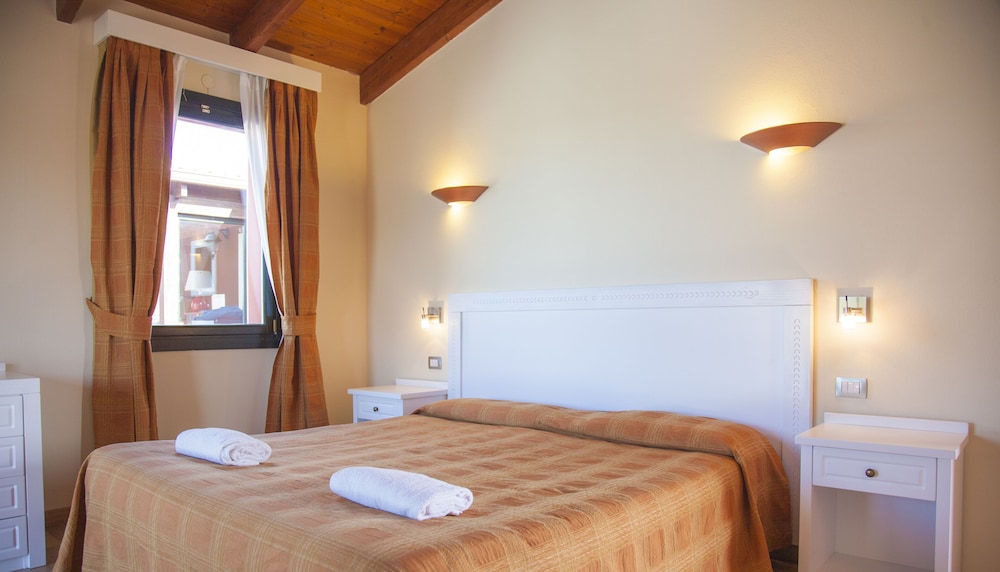 Standard Triple Room - Photo 11