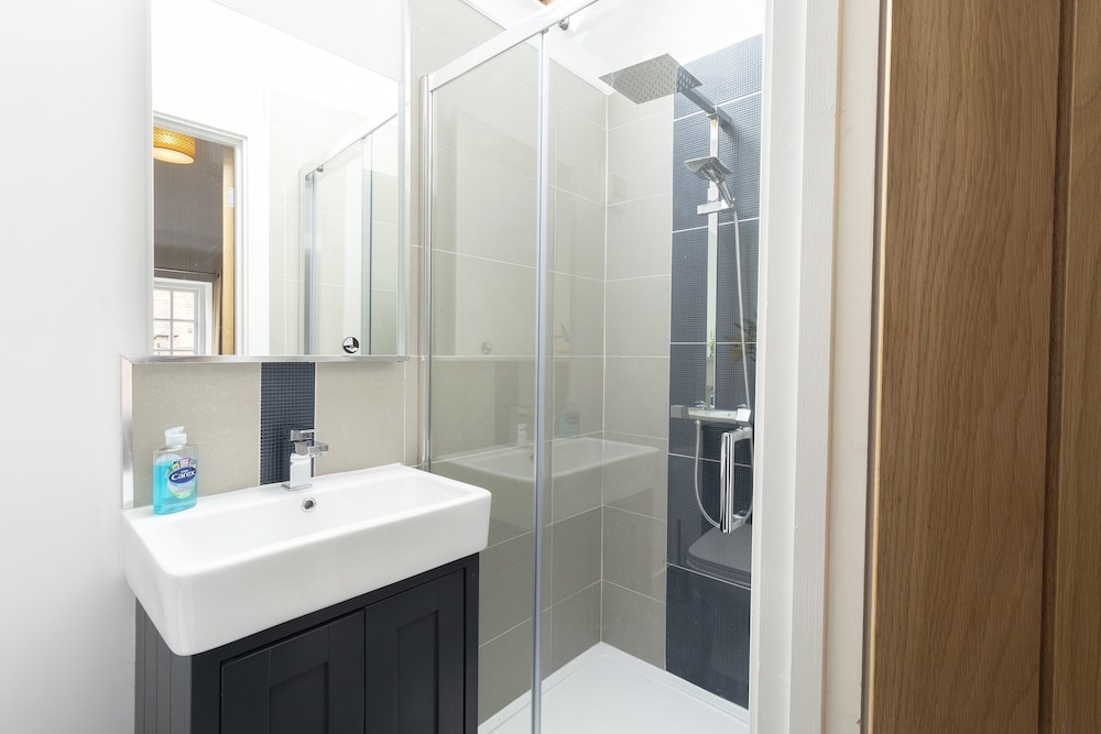 Cottage, Ensuite (The Olde Coach House) photo 2