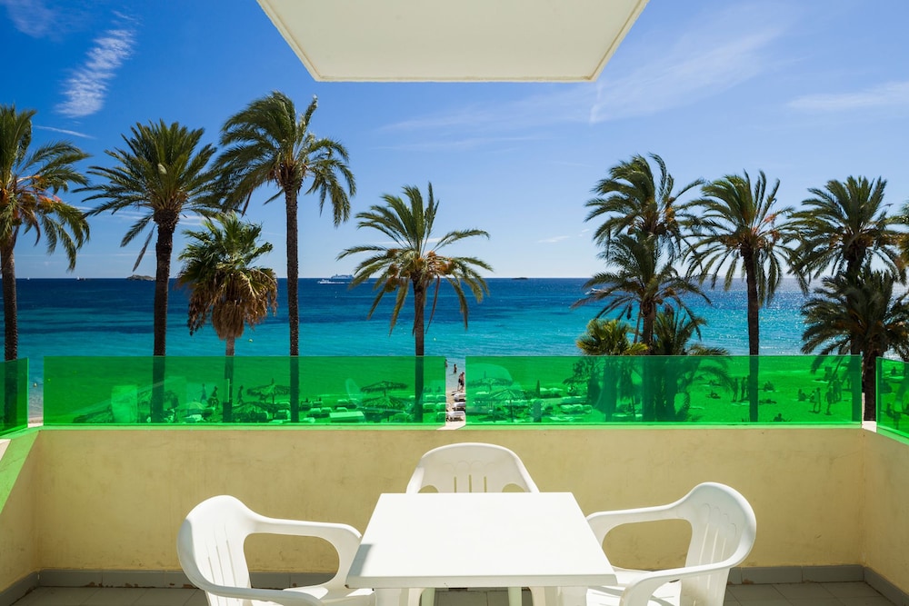 Superior Apartment, 2 Bedrooms, 2 Bathrooms, Beachfront