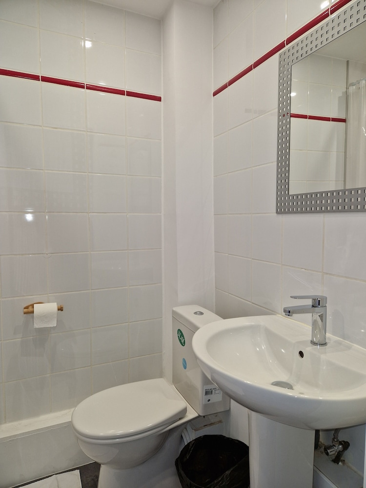 Twin Room, Private Bathroom photo 2