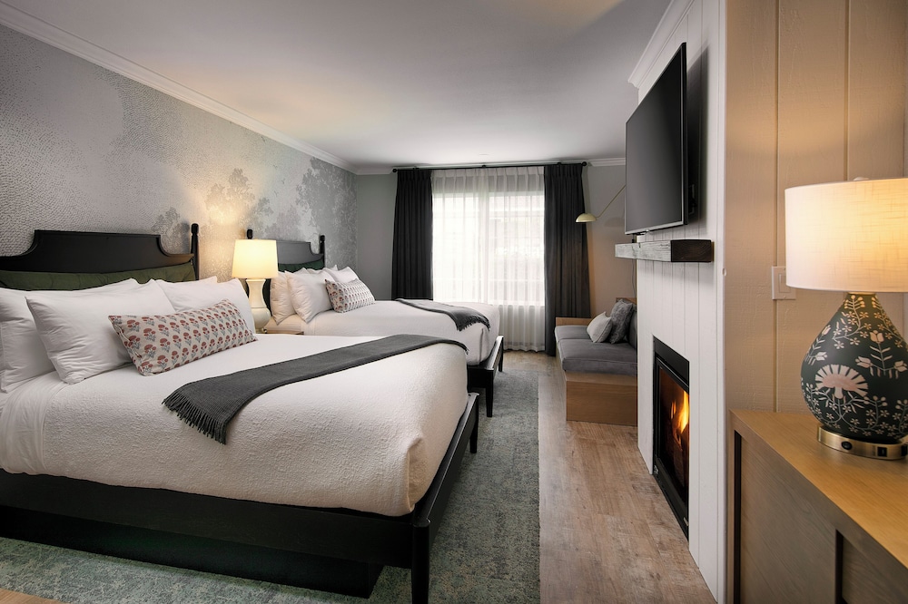 Standard Room, 2 Queen Beds, Accessible, Fireplace - Photo 1