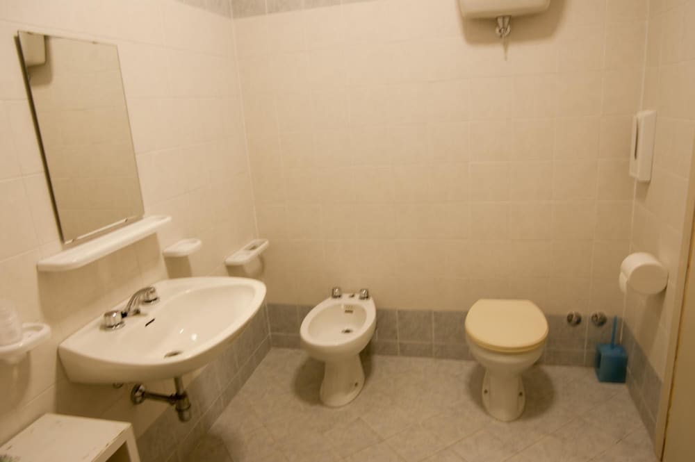 Double Room - Photo 9