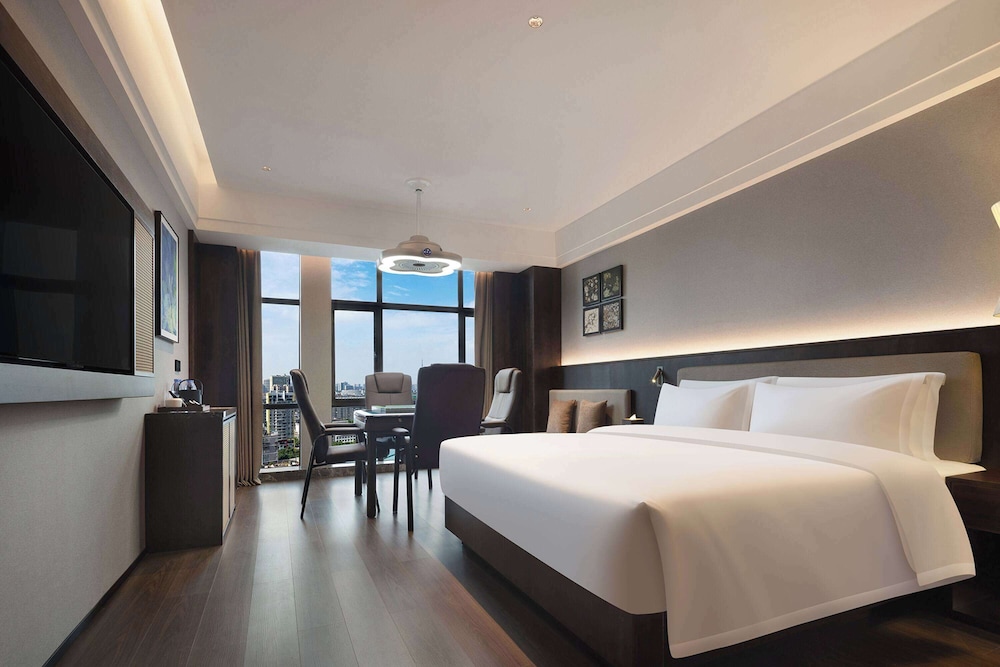 Room, 1 King Bed, Smoking (Mahjong) photo 1