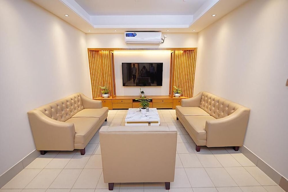 Executive Suite, City View photo 2