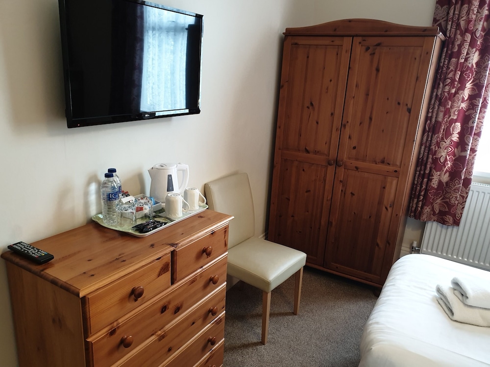 Double or Twin Room, Ensuite (Superking) photo 3