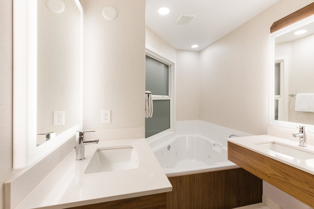 Suite, 1 King Bed (SPA)