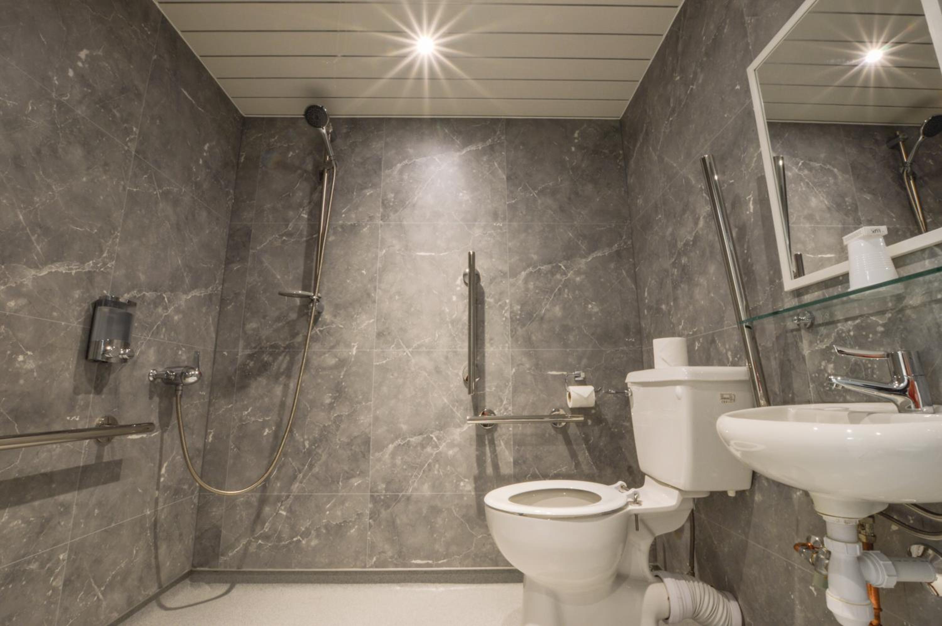 Twin Room - Disability Access photo 1