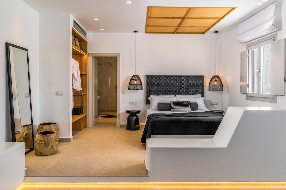 Honeymoon Suite with Private Pool and Sea View