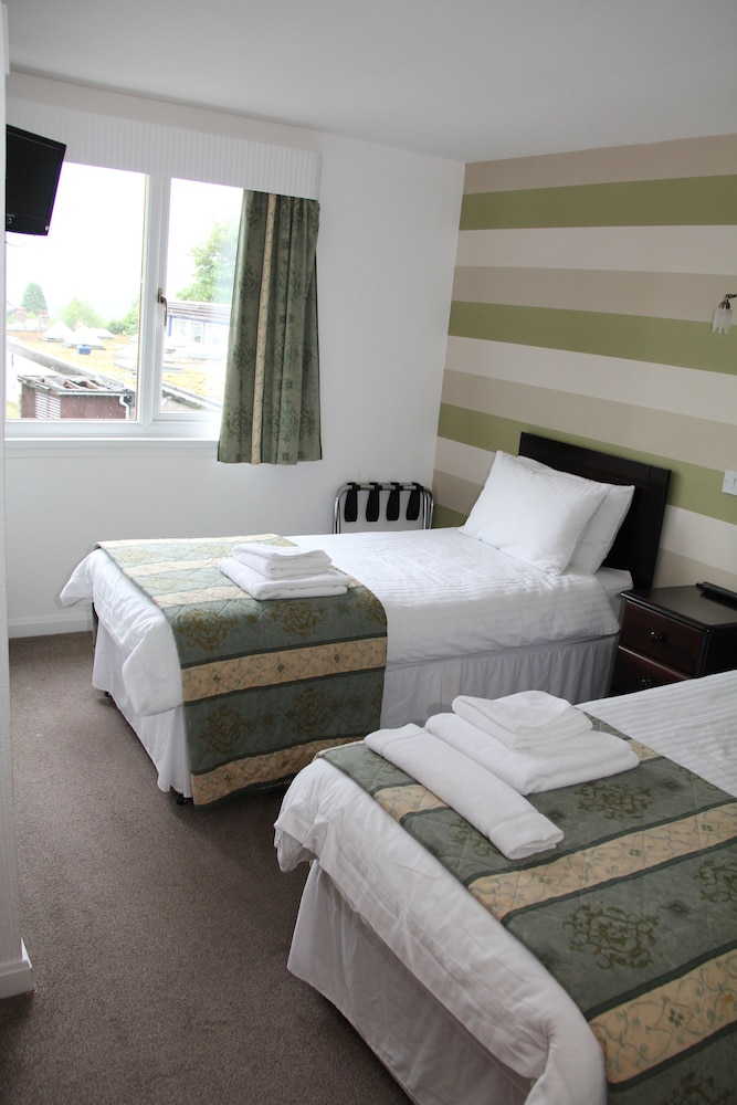 Basic Twin Room, 2 Twin Beds, Non Smoking, Ensuite photo 2