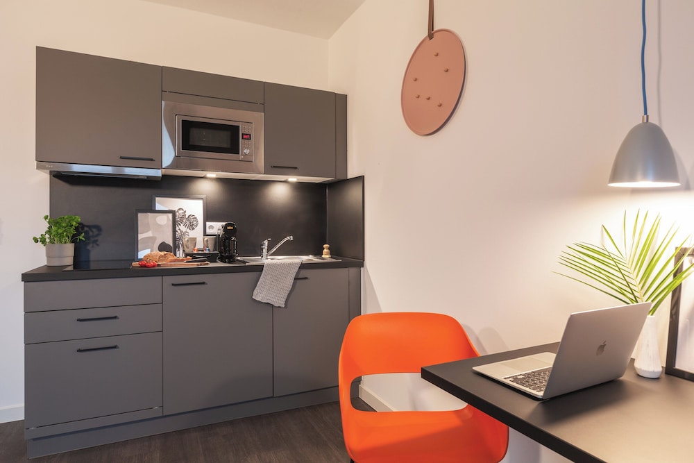 Studio Suite - Photo 9
