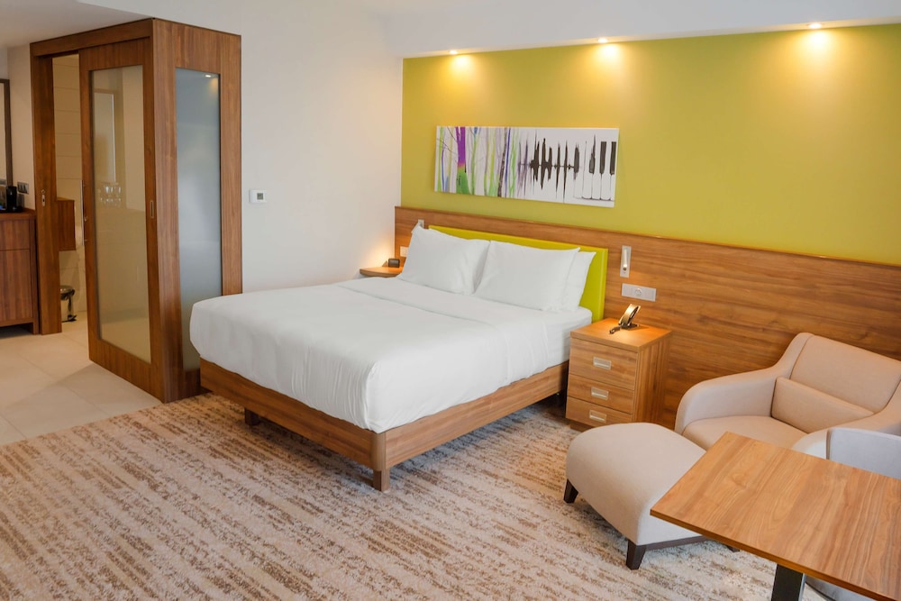 Premium Room, 1 Queen Bed - Photo 6