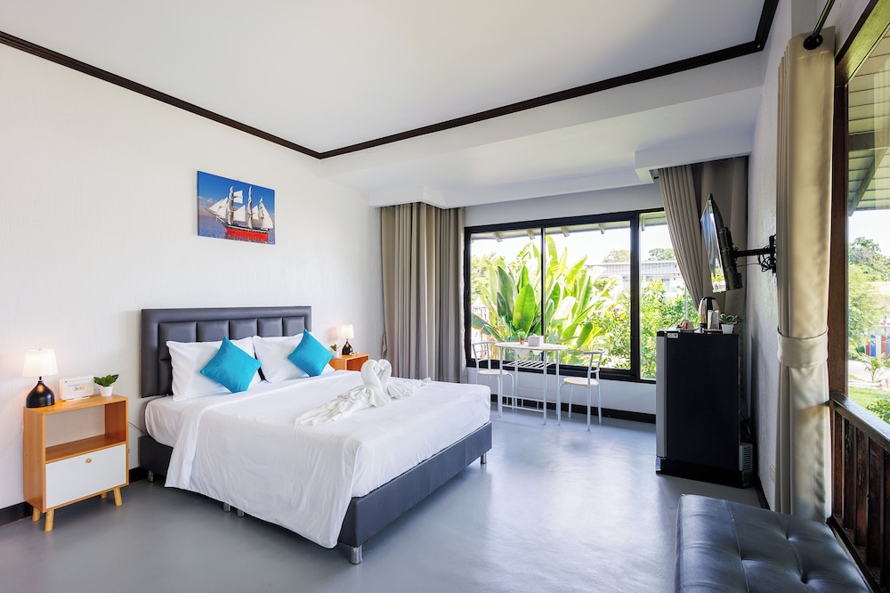 Deluxe Double Room, Garden View