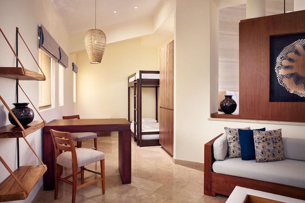 Family Jr. Suite, 1 King Bed, 1 Bunk Bed