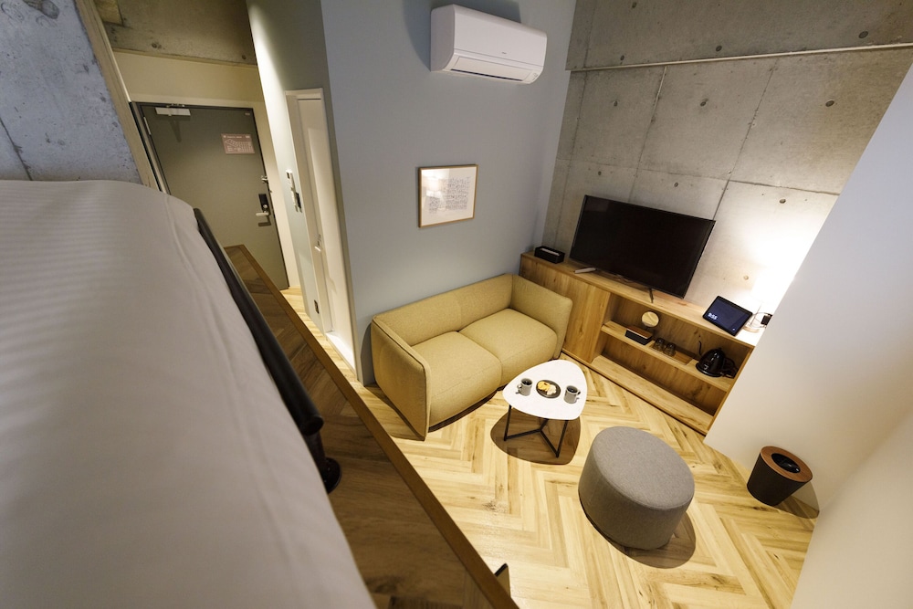 Standard Room with Sofa - Photo 7