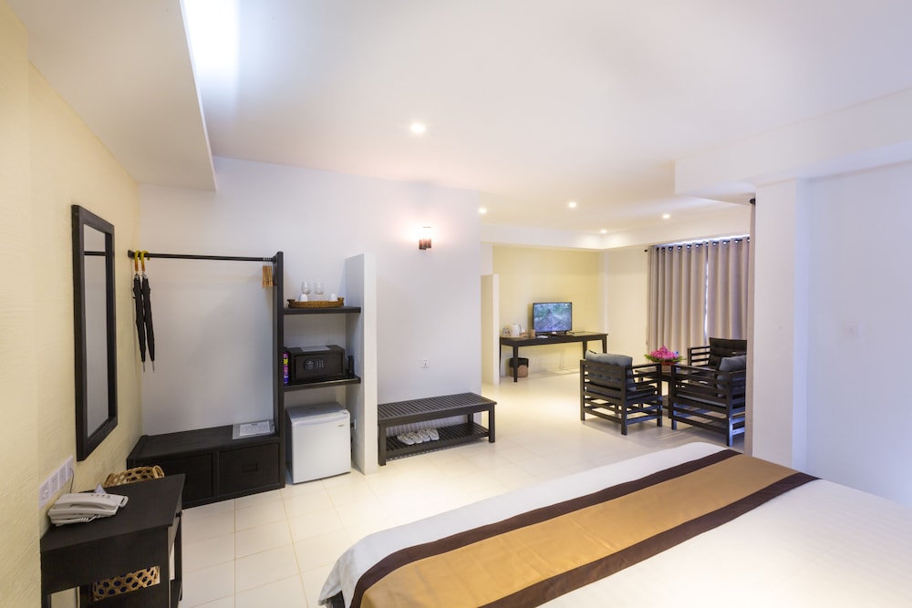 Junior Ocean Suite View with Private Balcony photo 2
