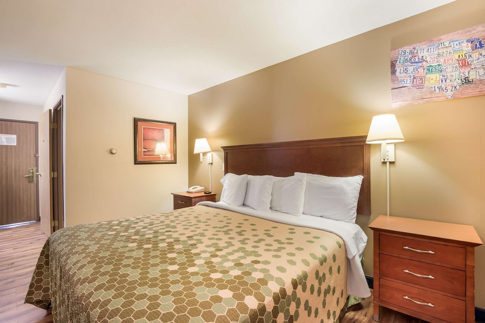 Room, 1 King Bed, Accessible, Non Smoking - Photo 2