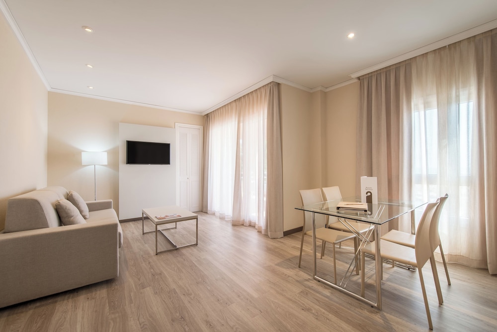 Classic Suite (2 Adults) - Photo 3