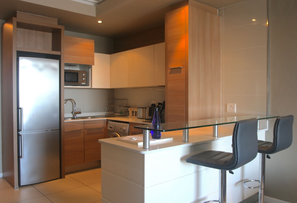 Luxury Two-Bedroom Apartment - Photo 21