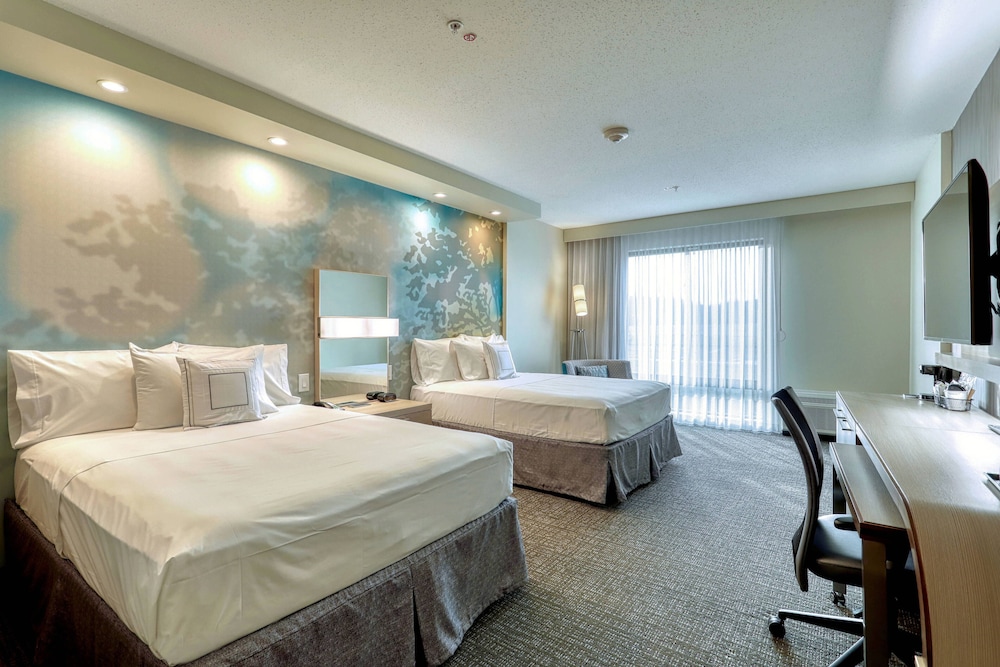 Room, 2 Queen Beds (Mobility Accessible, Roll-In Shower)