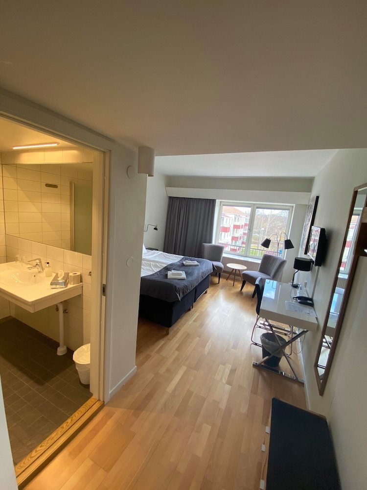 Business Twin Room photo 3