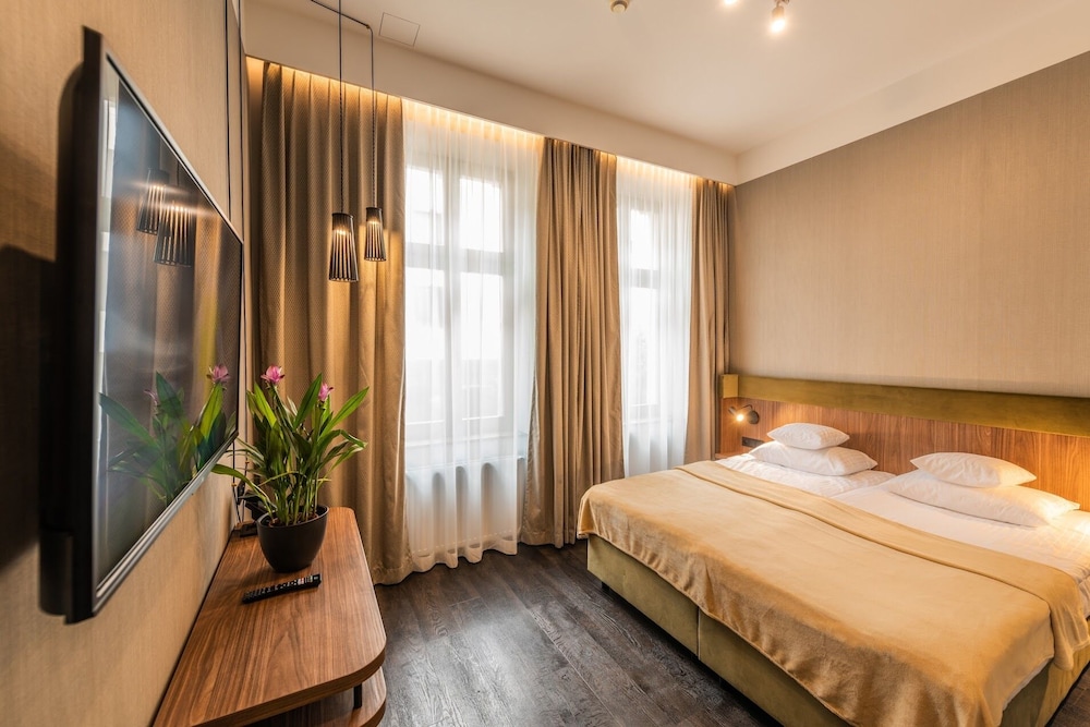 Standard Double Room - Photo 7