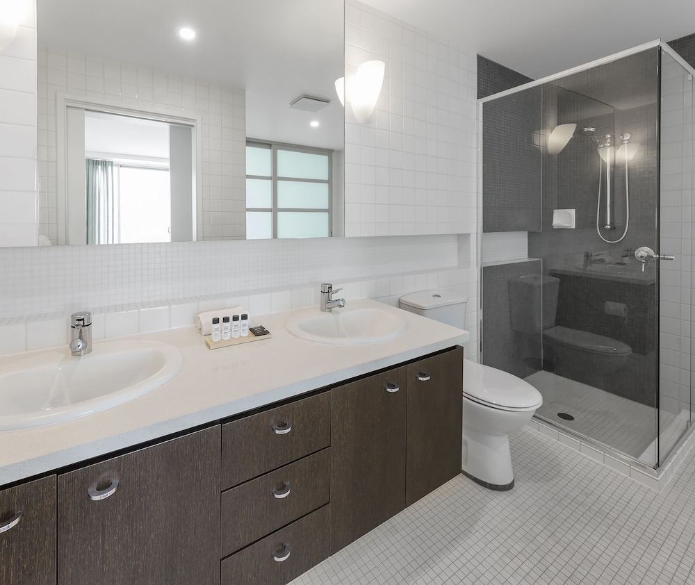 Executive 3 Bedrooms - Photo 9