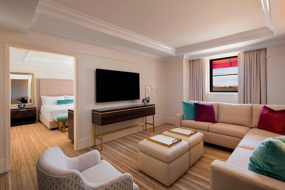 Suite, 1 King Bed, Pool View (Terrace) - Photo 3